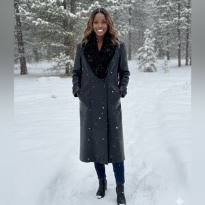 Luxurious Black Leather Coat with Mink Stole Collar